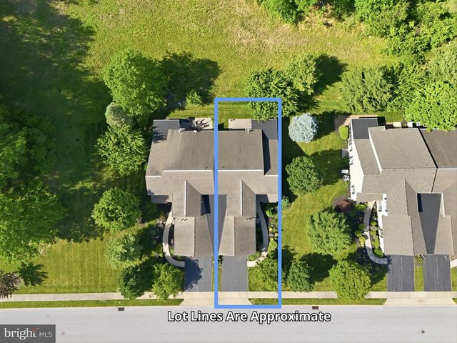 1823 STONE HILL DR, York, PA 17402