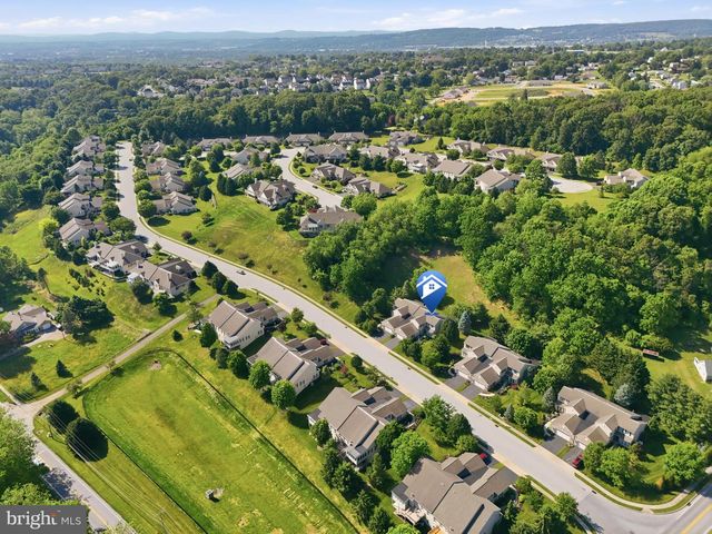 1823 STONE HILL DR, York, PA 17402