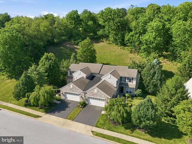 1823 STONE HILL DR, York, PA 17402