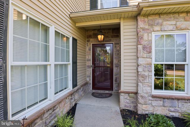 1823 STONE HILL DR, York, PA 17402