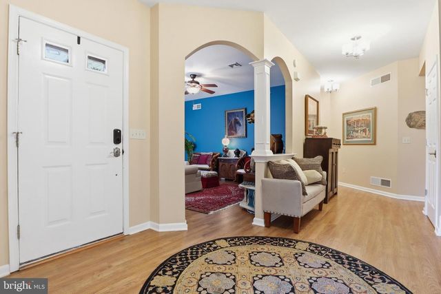 1823 STONE HILL DR, York, PA 17402