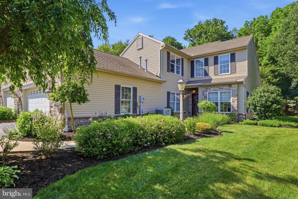 1823 STONE HILL DR, York, PA 17402