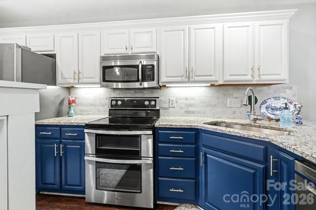 11184 Saintsbury Place, Charlotte, NC 28270