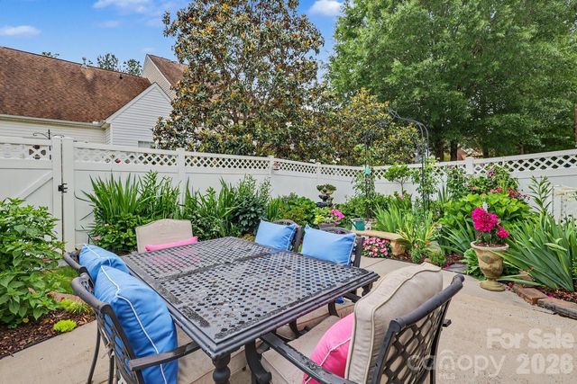 11184 Saintsbury Place, Charlotte, NC 28270
