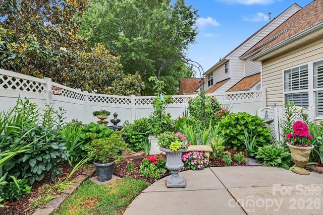 11184 Saintsbury Place, Charlotte, NC 28270