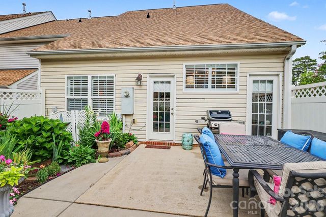 11184 Saintsbury Place, Charlotte, NC 28270