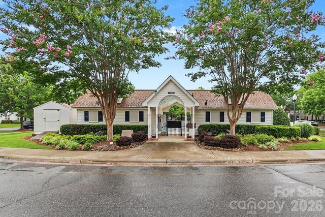 11184 Saintsbury Place, Charlotte, NC 28270