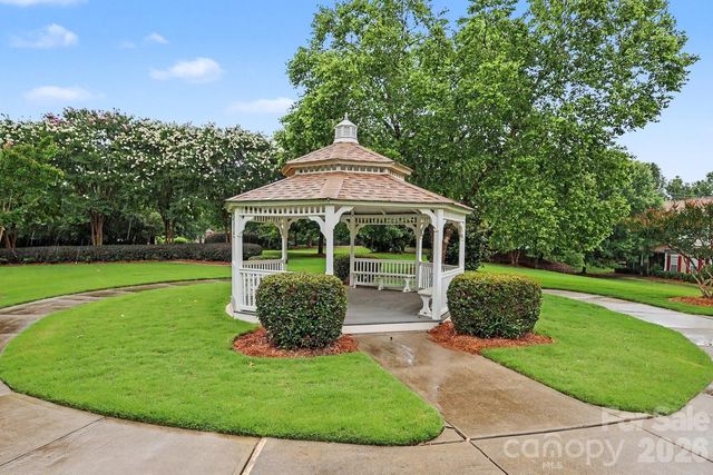 11184 Saintsbury Place, Charlotte, NC 28270