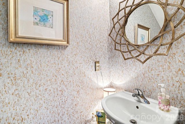 11184 Saintsbury Place, Charlotte, NC 28270