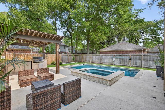 14 Treestar Place, The Woodlands, TX 77381