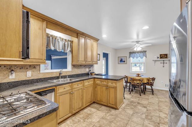 307 Clearstream Road, Jackson, NJ 08527