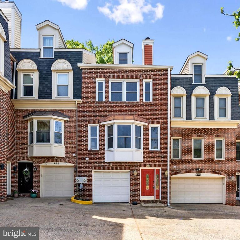 695 W GLEBE RD, Alexandria, VA 22305