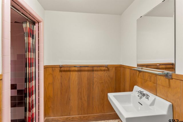 101 Bluebird St, Mount Pleasant, TX 75455