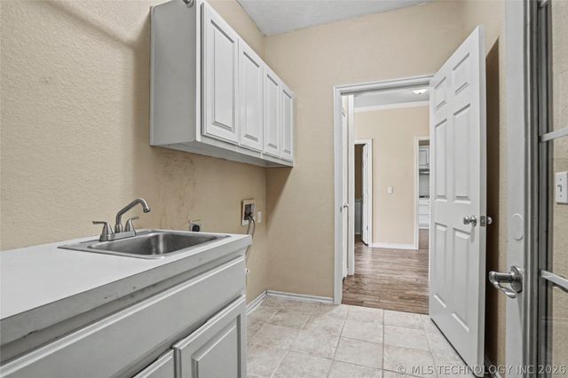 604 S 71st Street, Broken Arrow, OK 74014