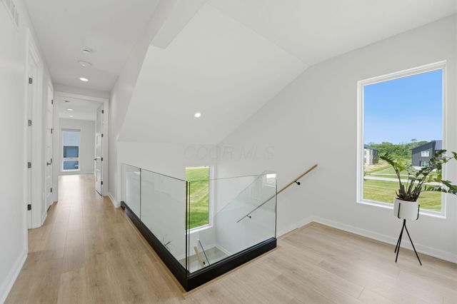 1015 Lale Point, Delaware, OH 43015