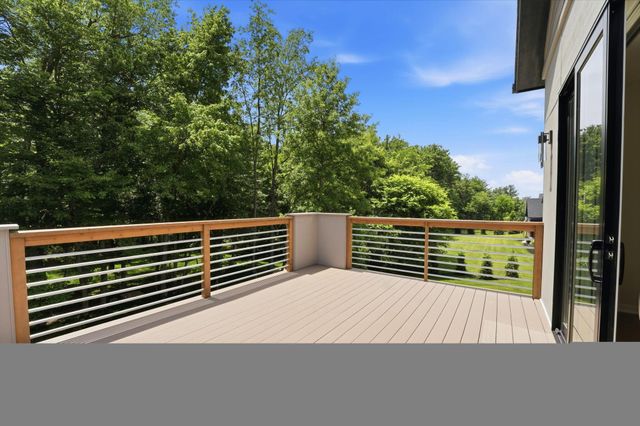 1015 Lale Point, Delaware, OH 43015
