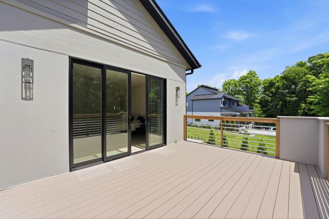 1015 Lale Point, Delaware, OH 43015