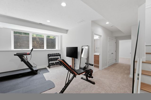 1015 Lale Point, Delaware, OH 43015
