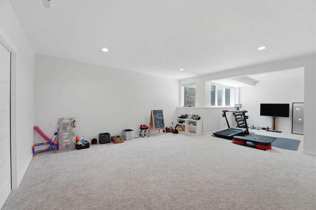 1015 Lale Point, Delaware, OH 43015