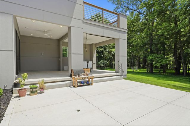 1015 Lale Point, Delaware, OH 43015