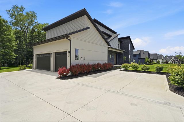 1015 Lale Point, Delaware, OH 43015