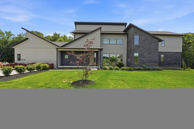 1015 Lale Point, Delaware, OH 43015