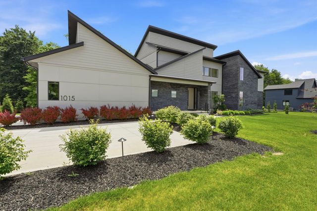 1015 Lale Point, Delaware, OH 43015