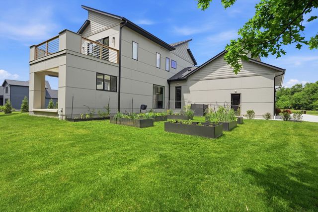 1015 Lale Point, Delaware, OH 43015