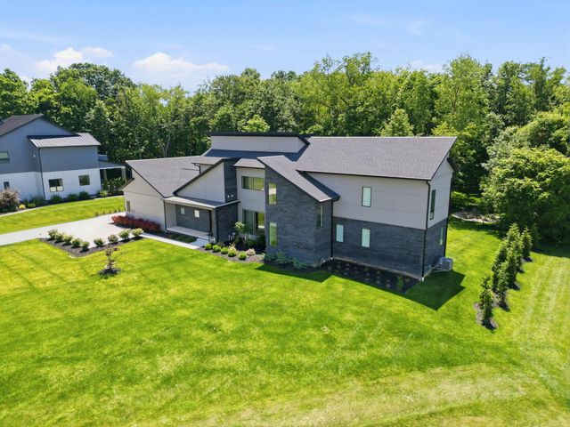 1015 Lale Point, Delaware, OH 43015