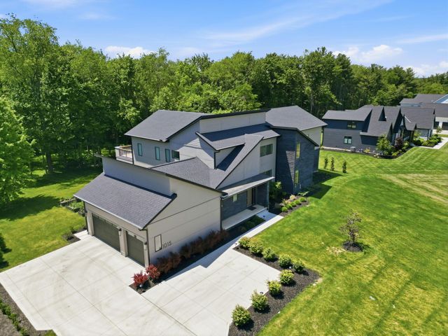 1015 Lale Point, Delaware, OH 43015