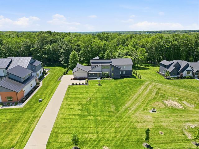 1015 Lale Point, Delaware, OH 43015
