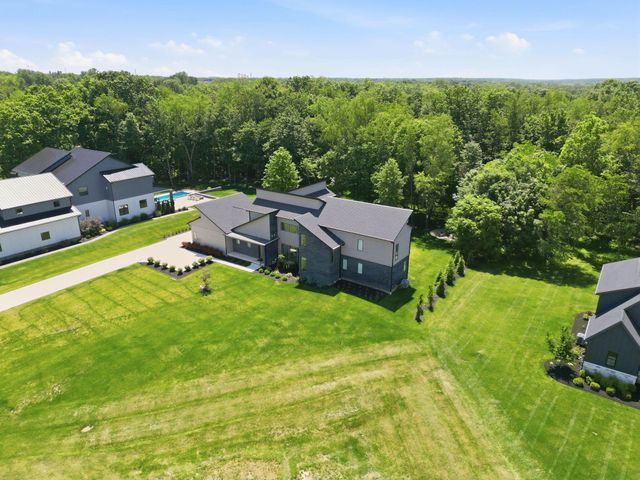1015 Lale Point, Delaware, OH 43015