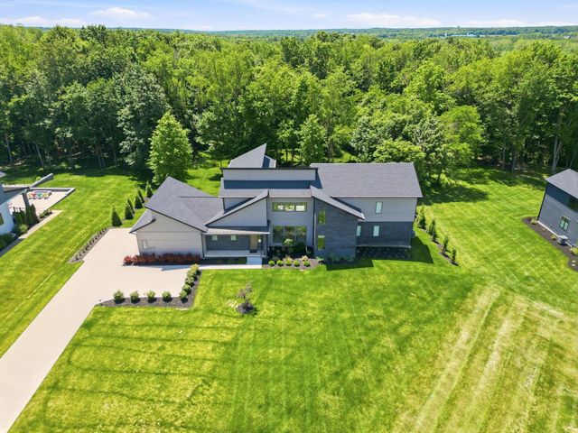 1015 Lale Point, Delaware, OH 43015
