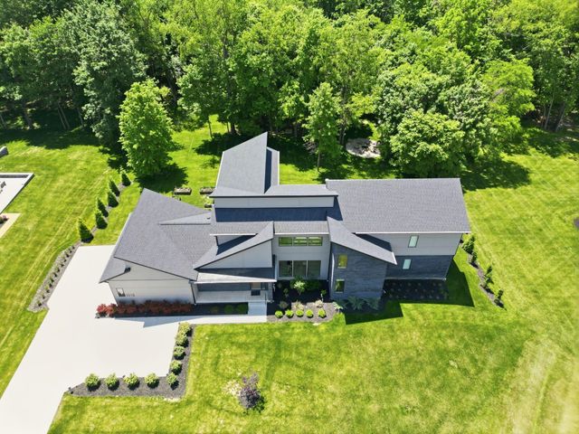1015 Lale Point, Delaware, OH 43015