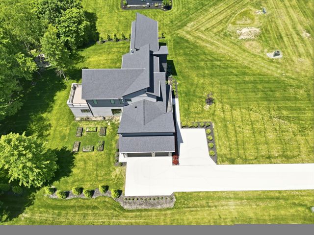 1015 Lale Point, Delaware, OH 43015