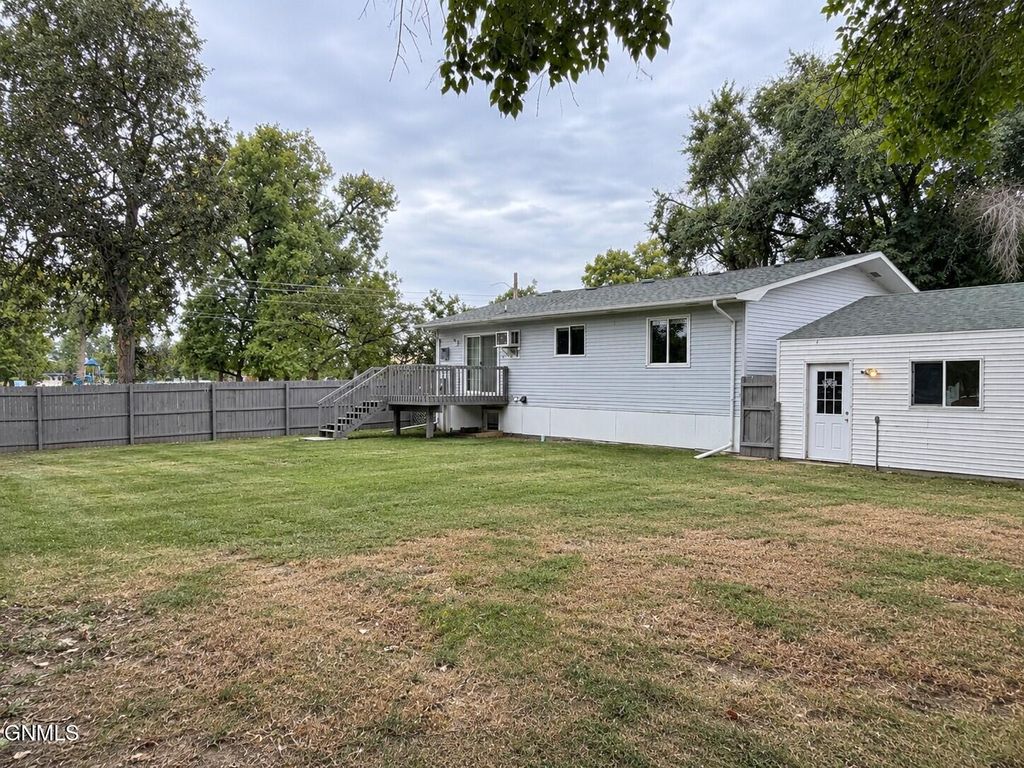 216 2nd Avenue SW, Mandan, ND 58554 photo 5