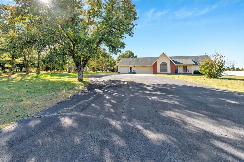 11029 Bobb Kidd Lake Road, Prairie Grove, AR 72753
