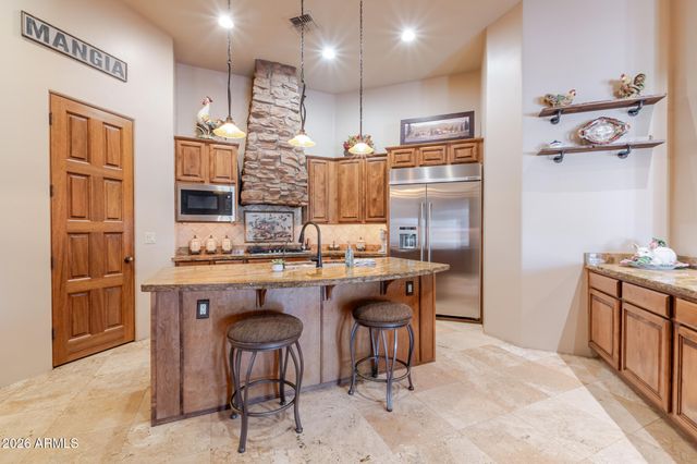 650 N BULLMOOSE Drive, Chandler, AZ 85224