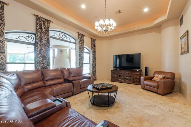 650 N BULLMOOSE Drive, Chandler, AZ 85224
