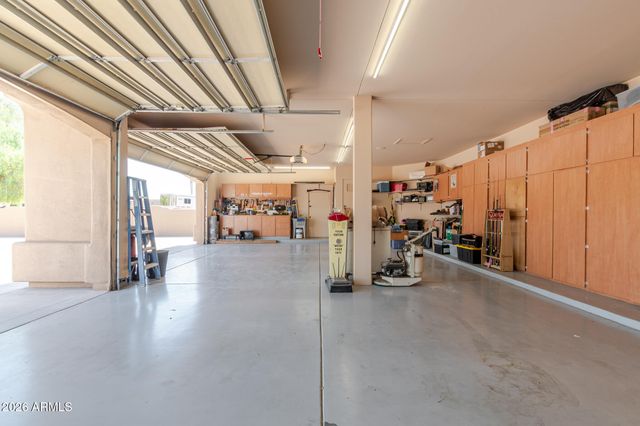 650 N BULLMOOSE Drive, Chandler, AZ 85224