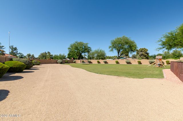 650 N BULLMOOSE Drive, Chandler, AZ 85224