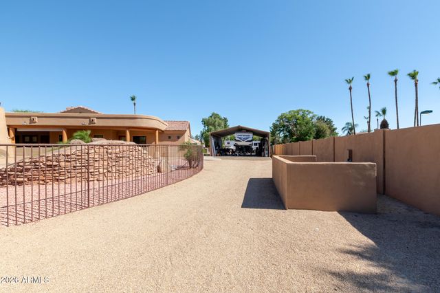 650 N BULLMOOSE Drive, Chandler, AZ 85224