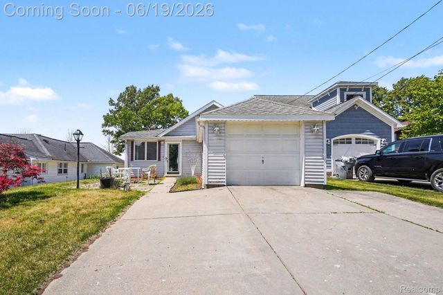 14174 Dartmouth Drive, Fenton Charter Township, MI 48430