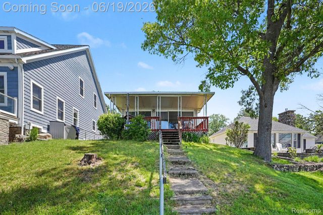 14174 Dartmouth Drive, Fenton Charter Township, MI 48430