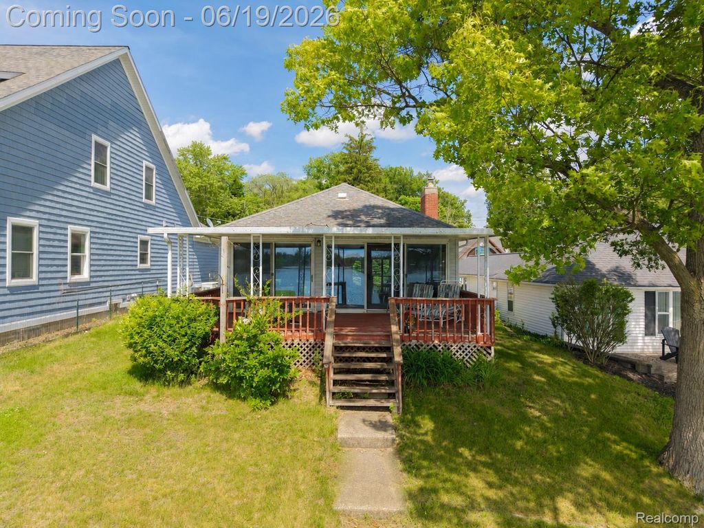14174 Dartmouth Drive, Fenton Charter Township, MI 48430
