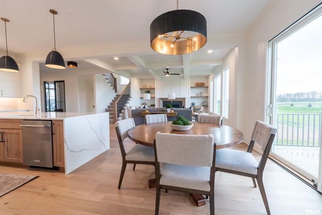 6830 WILDERNESS Pointe, Bettendorf, IA 52722