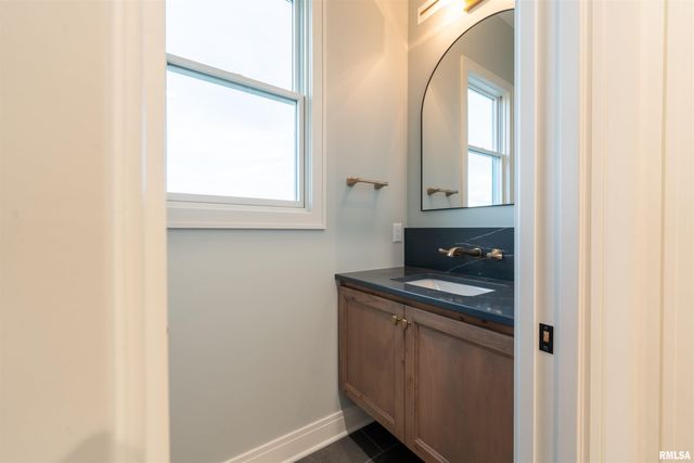 6830 WILDERNESS Pointe, Bettendorf, IA 52722