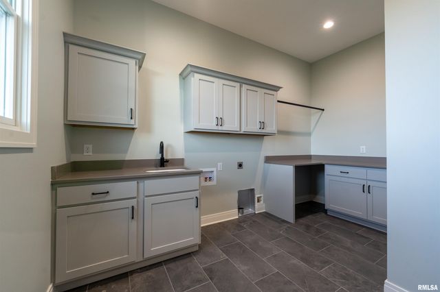 6830 WILDERNESS Pointe, Bettendorf, IA 52722