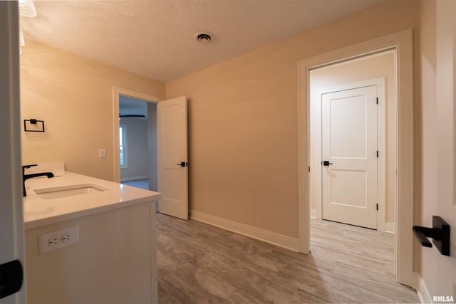 6830 WILDERNESS Pointe, Bettendorf, IA 52722