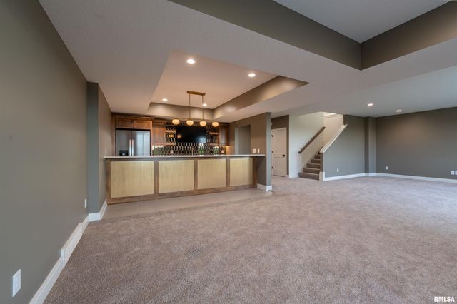 6830 WILDERNESS Pointe, Bettendorf, IA 52722